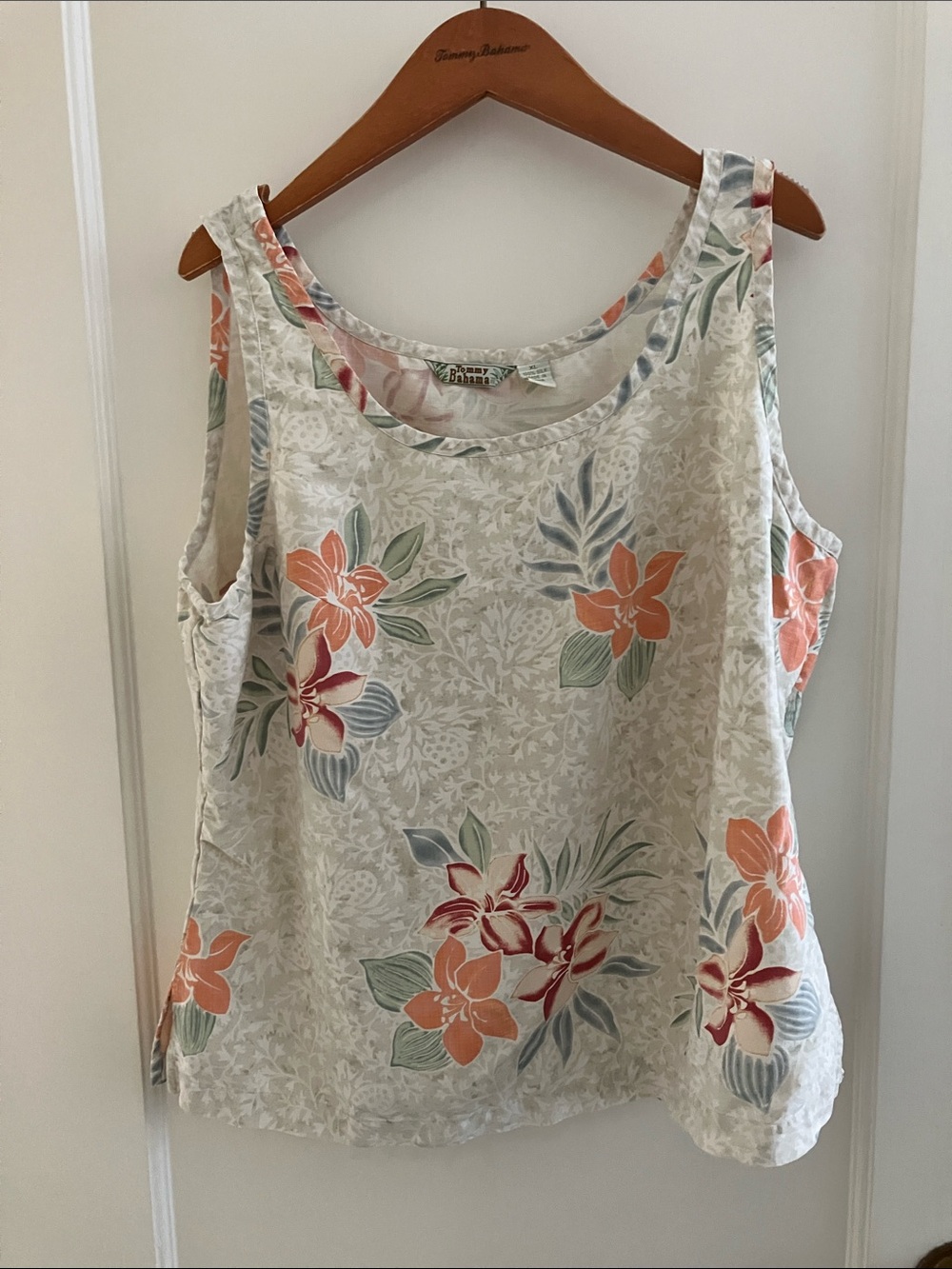Lovely Tommy Bahama Sleeveless Top